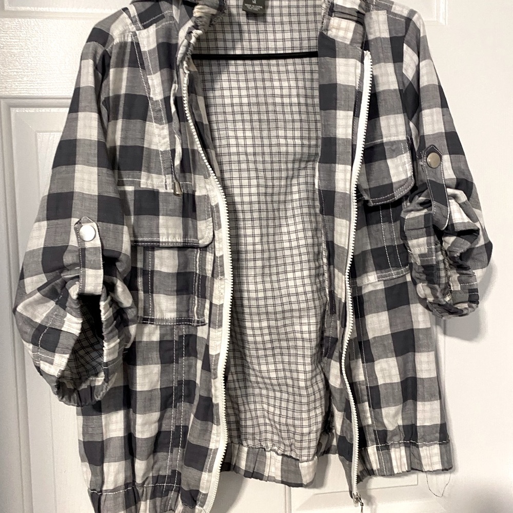 Light plaid zipper jacket with hood